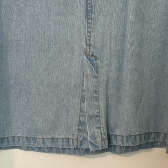 Click Color Me Cotton Long Sleeve, Collared Button Down in Denim, Made of Tencel - Picture 10 of 12